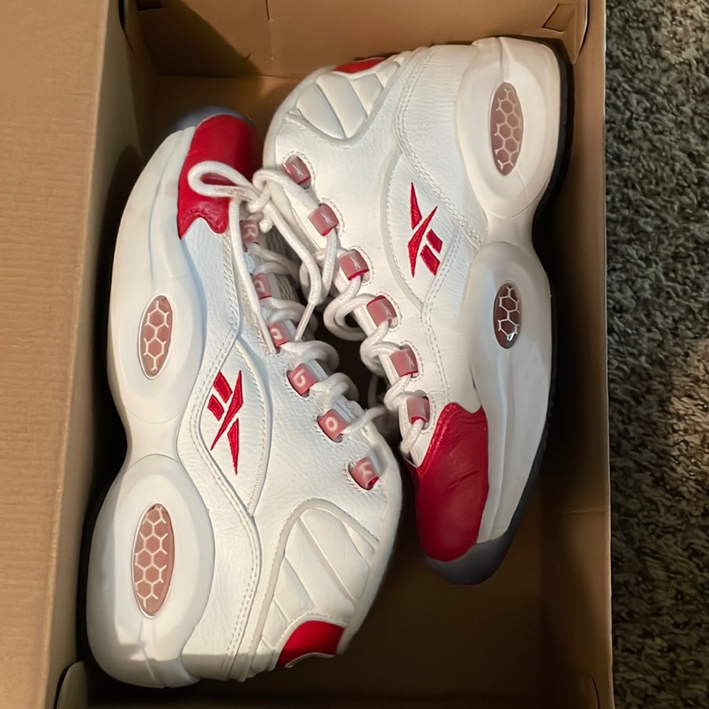Boys 6 white/red Iversons